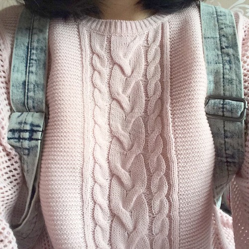 1millionyengirls:knit sweaters. (ig: 1millionyengirl)