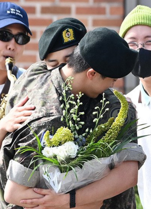 Mate, This Is So Precious The Way Jimin Closed His Eyes When He Was Hugging Jin And Tae Im So Emotional