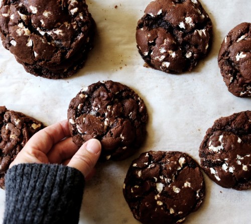 fullcravings: Chocolate Marshmallow Sea Salt Cookies