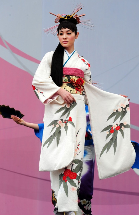 On stage with furisode.  Japan.  Image via Pinterest