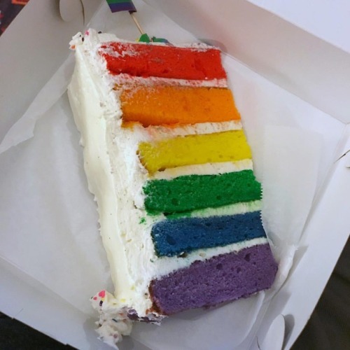 Happy Pride Columbus! I’m gonna eat this cake from @bakemehappygf that my dear friend @iambmac surpr