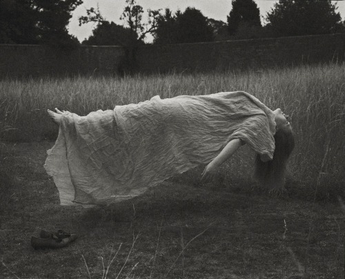 les-sources-du-nil:  Vikram Kushwah “Loulou in the Fields” From the series ‘Memoirs of Lost Time’ 