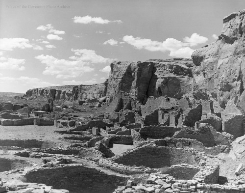 Pueblo Bonito, Chaco Canyon, New MexicoPhotographer: Harold D. WalterDate: 1944Negative Number: 0593