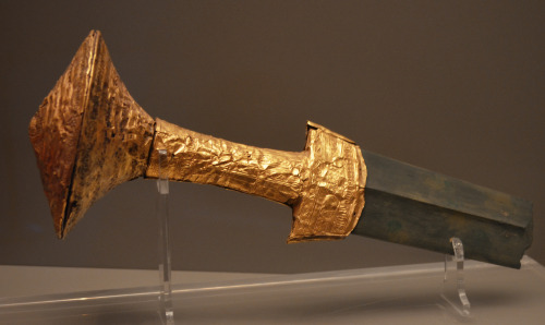 national-archaeological-museum:greek-museums:National Archaeological Museum:Mycenaean swords and hil