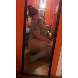 buttfuckbabe:  feelin’ v cute in my leotard