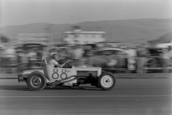 hotrodzandpinups:  Vintage Drags