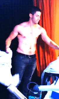 male-and-others-drugs:Sessão Gifs: Nick Jonas 
