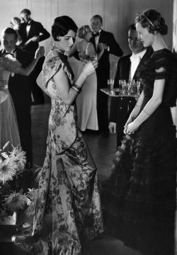 kellyclaman:  1930’s party style. 