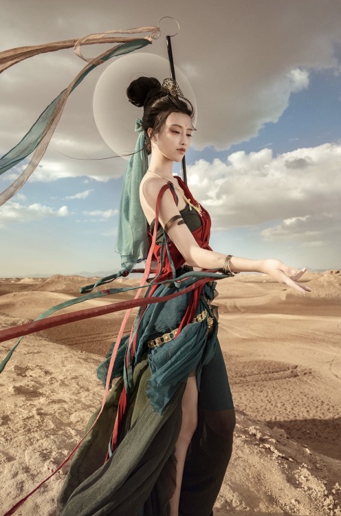 ziseviolet:mushroomtale:真的菜菜 Photoshoot depicting dunhuang-style feitian/飞天 (apsaras).