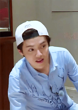 luderella:  when luhan found out the box is just an empty box ;u;