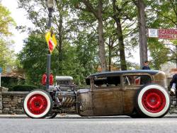 morbidrodz:  Check out this blog for more vintage cars, hot rods, and kustoms