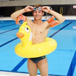 malecelebarmpits:  Tom Daley 2