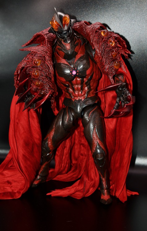 Galactic Emperor Kaiser Belial!The threezeroX Ultraman Belial figure, designed by Japanese artist Ry