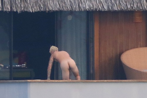 justinbieberbooty:  Damn wish you could bend over in front of me ;)