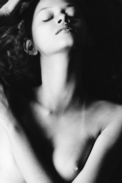 ain-t-no-love:  Marina was shot by Billy Kidd.  voll schön