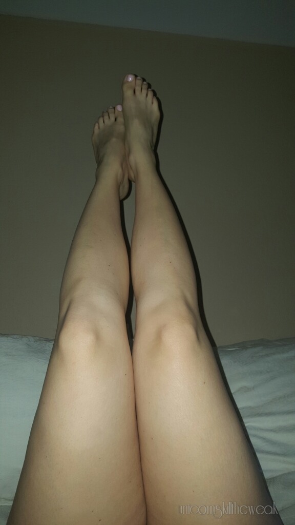 unicornskilltheweak:  Toes and belly buttons.