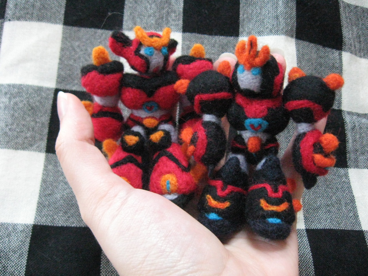 manicscribble:  manicdraconis:  Minibot Shopfill is LIVE!!Please boost if you can