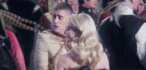 Once Upon A Time In Wonderland Appreciation WeekDay 4-Favourite Romantic PairingScarlett Queen-Anast