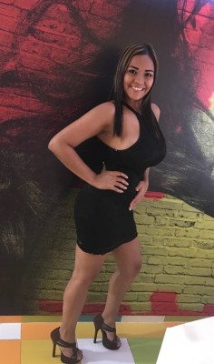 latinashunter:  Sexy AF Latina Mamasota!