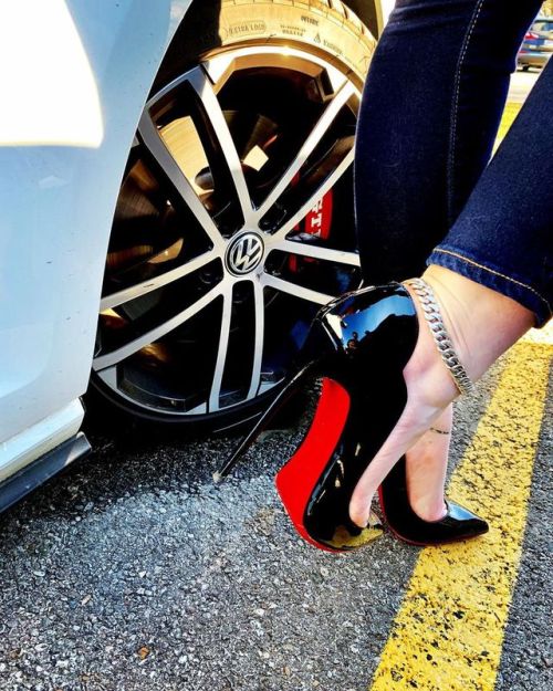 engineeringinheels - @louboutinworld #hotchick . #louboutin...