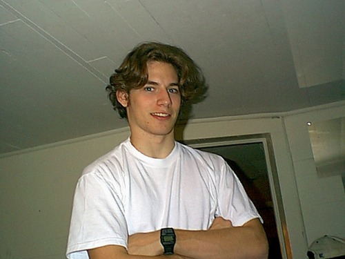 someoneudontknow5:  tardisstolemymind:  Yesterday on Reddit, Ryan said that that pic of a read haired guy (in the middle) isn’t him, and there are some pics of him from the past that we haven’t seen yet. So, obviously, I went digging, and found this