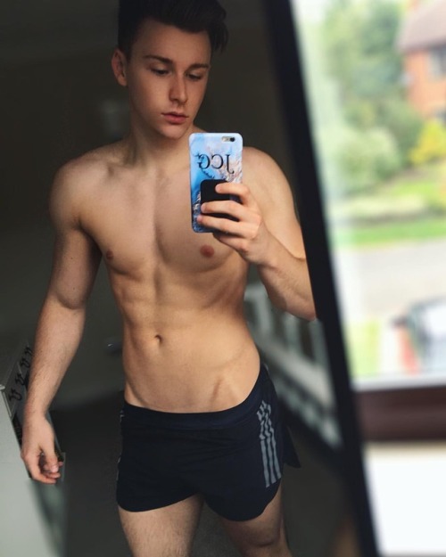 jvmvs:  planning my come back 🏋🏻 post 2007 britney www.instagram.com/jvmvs_