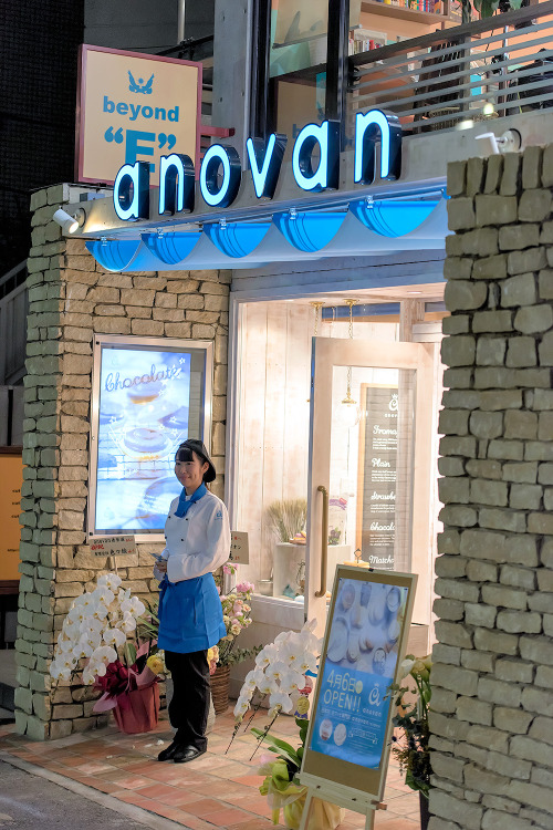 Anovan, the new Harajuku sweets shop specializing in bouchee. The flavors are more subtle than you m