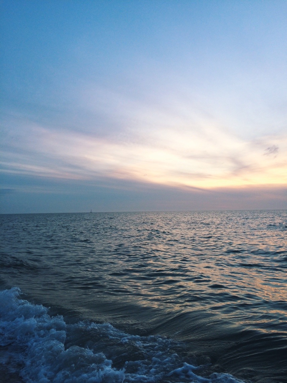 collectingsunlightforyou:  the light was dancing on the sea tonight.   I SEE THE