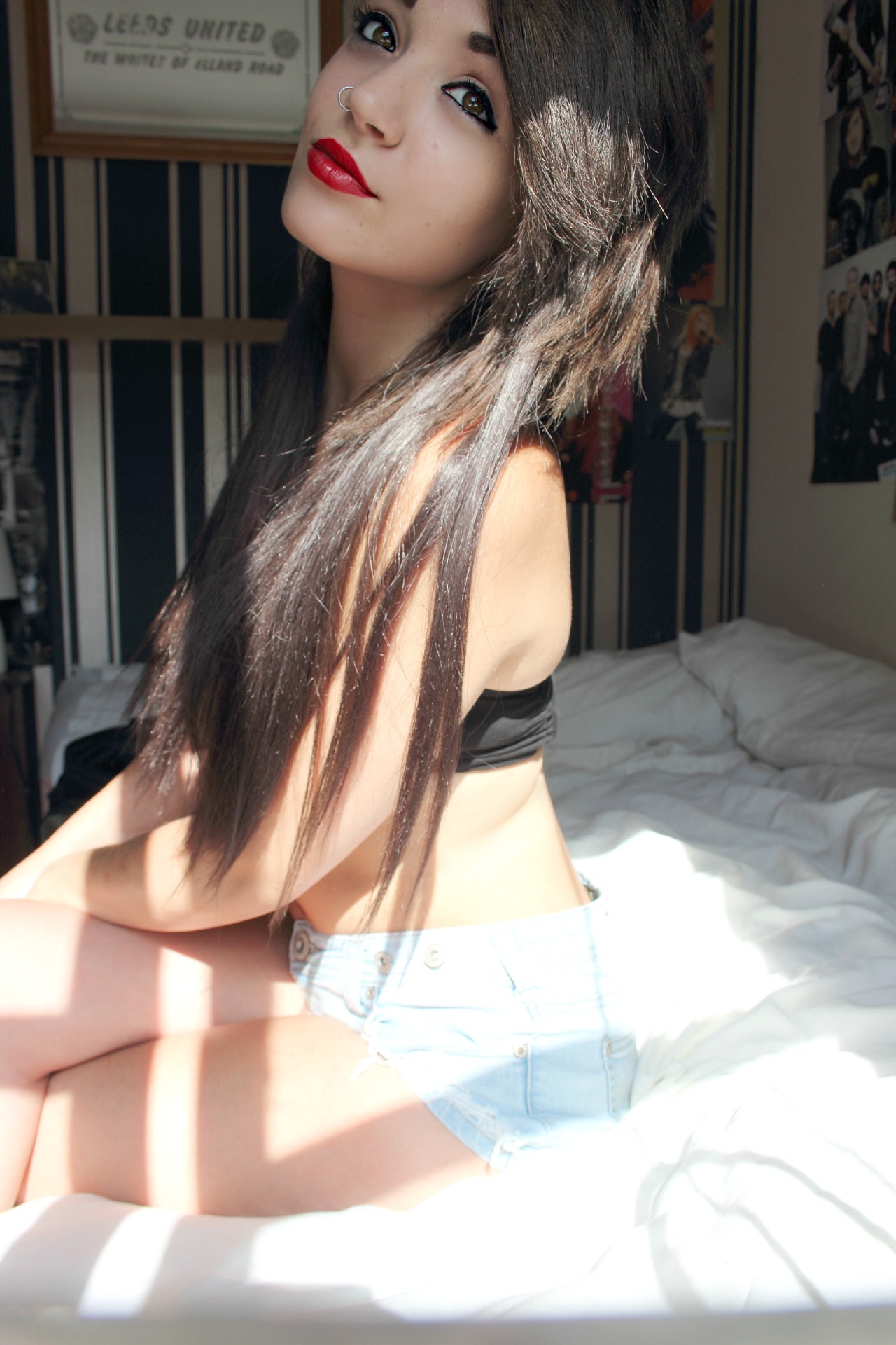   yoshisnortscoke follow @bombfemalesandcuties  