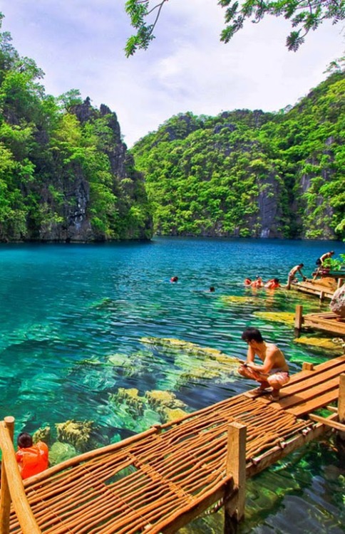 streamy-dream:  Kayangan Lake, Coron islands, Palawan, Philippines - holidayspots4u on We Heart It - http://weheartit.com/entry/163457075