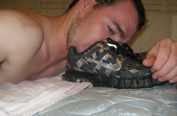 jockjizz:  His roommate’s TN’s getting some attention. With his straight roommate