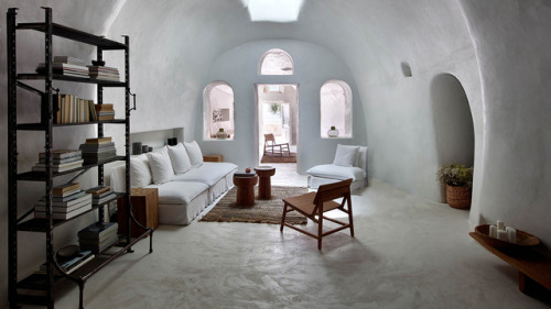 Santorini’s Vora Private Villas Is a Dreamy Refuge with Design CredentialsBuilt by hand over a perio