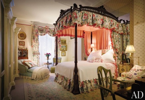 Old Fashioned Canopy Beds