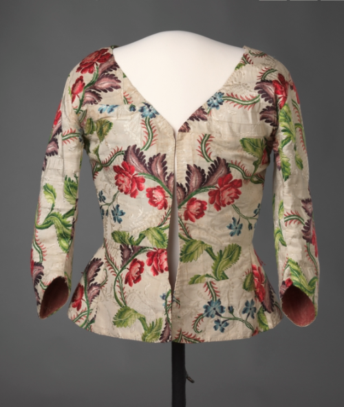 Silk brocade caraco (trøye) from mid 18th century NorwayRow 1: Between 1740-1780 (OK-05723)Row 2: Be