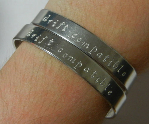 queerbriel:spomespaceman:Drift Compatible Friendship Braceletsthanks for posting my jewelry!
