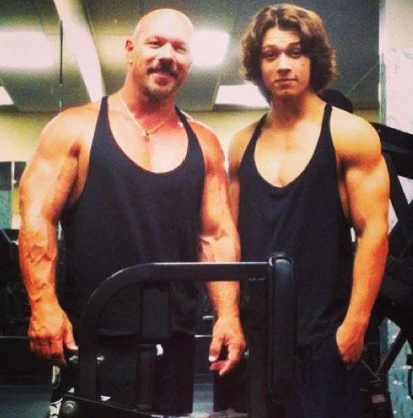 los-nina:  The boy on the left is Leo Howard, one of the stars of Disney’s “Kickin’