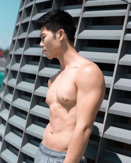 sjiguy: Hsin Chong is a rock climber with the perkiest nipples that I’d love to nibble on.