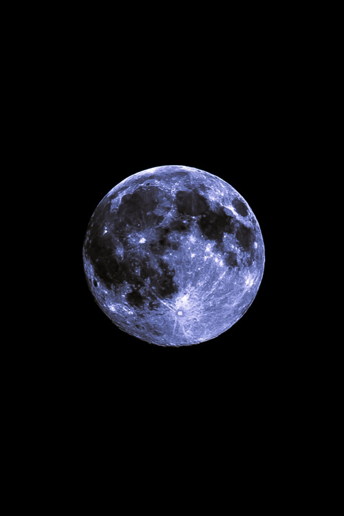artsinmyheart:July blue moonTaken with 300mm lens handheld. Cropped and edited in LR5