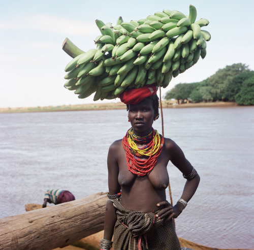 XXX Dassanech girl, by Jean-Christophe Huet. photo