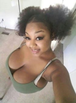 Thick women/ BBWs