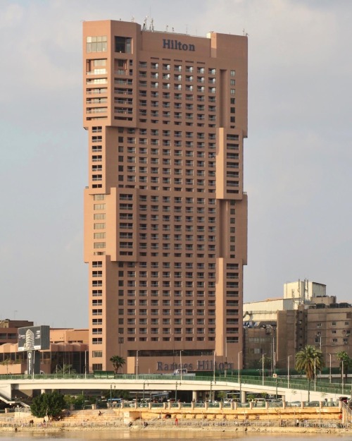 To the south of the Maspero and the Foreign Ministry stands a third skyscraper of roughly-equal heig