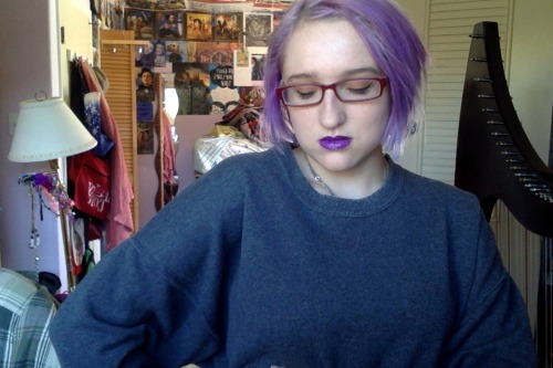 thedoctorheretohelp:selfie-taker, storyteller, purple haired vampire slayer. neurodivergent, disable