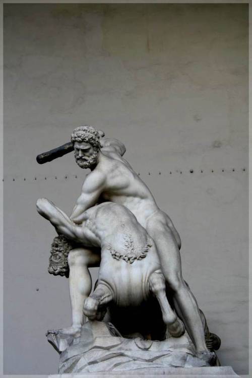 sex-in-art:schlehmil-art: Heracles fighting the centaur Nessus by Jean Boulogne (Giambologna) with t