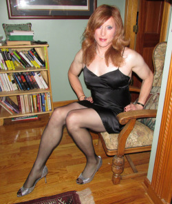 lauranavin-cd:It’s time to join my feminization