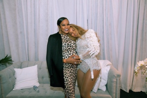 unlockingwithkey: Beyoncé & LeToya Luckett Spotted Backstage At The OTR II Tour In Arlington, Texas Being a Destiny’s Child fan since the beginning and seeing these pictures literally make me want to cry; my heart is so full! We are so close
