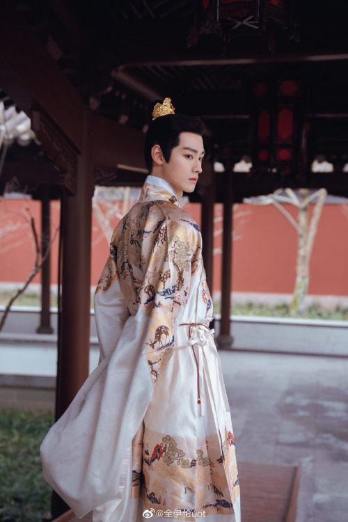 chinese hanfu by 全伊伦uot