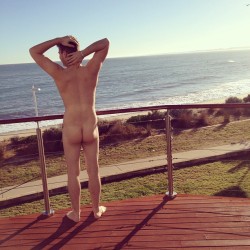hotcunts:  What a way to start the day… such a stunning view… the ocean aint bad either