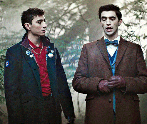 Edwin And Charles DEAD BOY DETECTIVES, S01E02, The Case Of The Dandelion Shrine