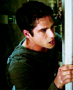 leprinceovsins:  alreadyclaimednamefk:  Wow, who’s down there eatin Scott McCall