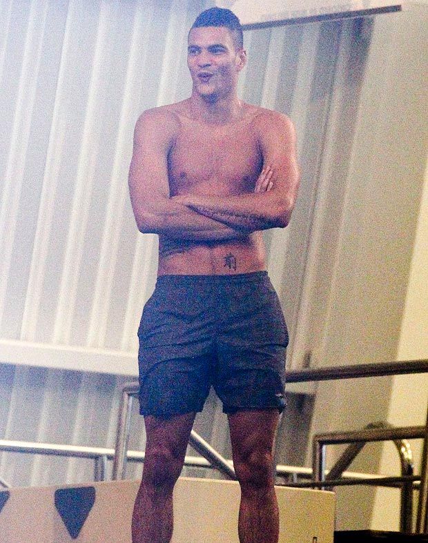 famousmennakeduk:  anthony ogogo -  boxer team gb showing his sexy body 